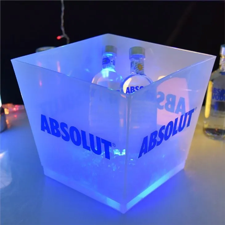 Absolut kvadratinis švytintis ledo kibiras